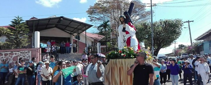 Feligresía católica de Juigalpa se desbordan en la procesión del viacrucis