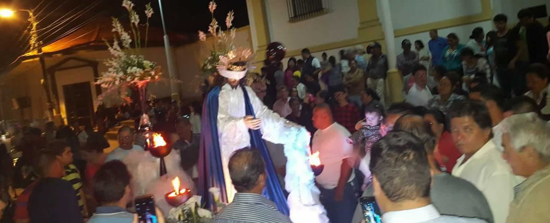 Feligreses jinoteganos participan en la procesión del silencio
