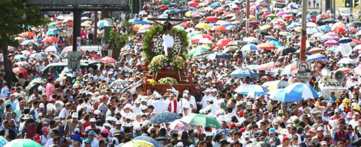 Miles de feligreses de Managua participan en Viacrucis