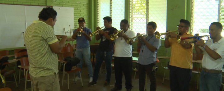 Ministerio de Educación capacita a músicos de bandas colegiales