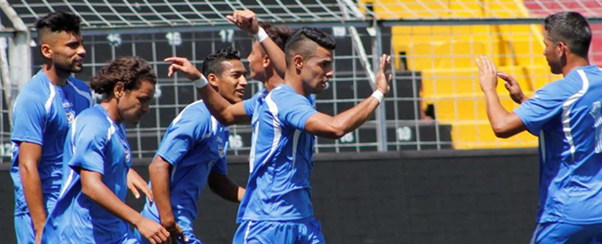 Futbolistas cubanos a sólo horas de arribar para amistoso contra Azul y Blanco