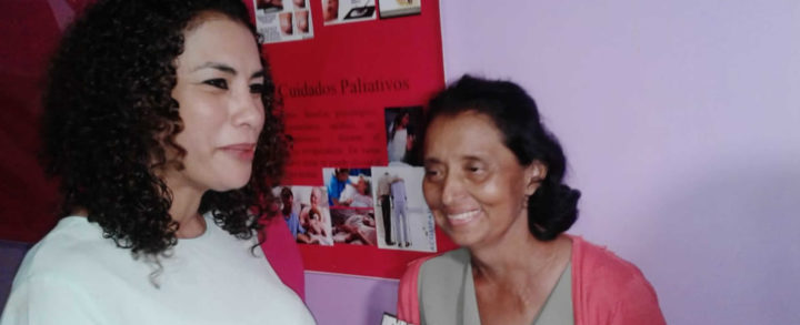 Reyna Rueda visita a pacientes de oncología del Hospital Bertha Calderón