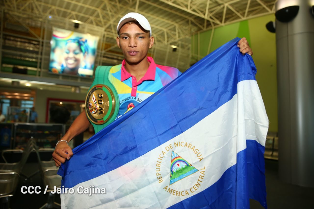 Nuestro nuevo campeón de Boxeo, Cristofer Rosales recorre Managua