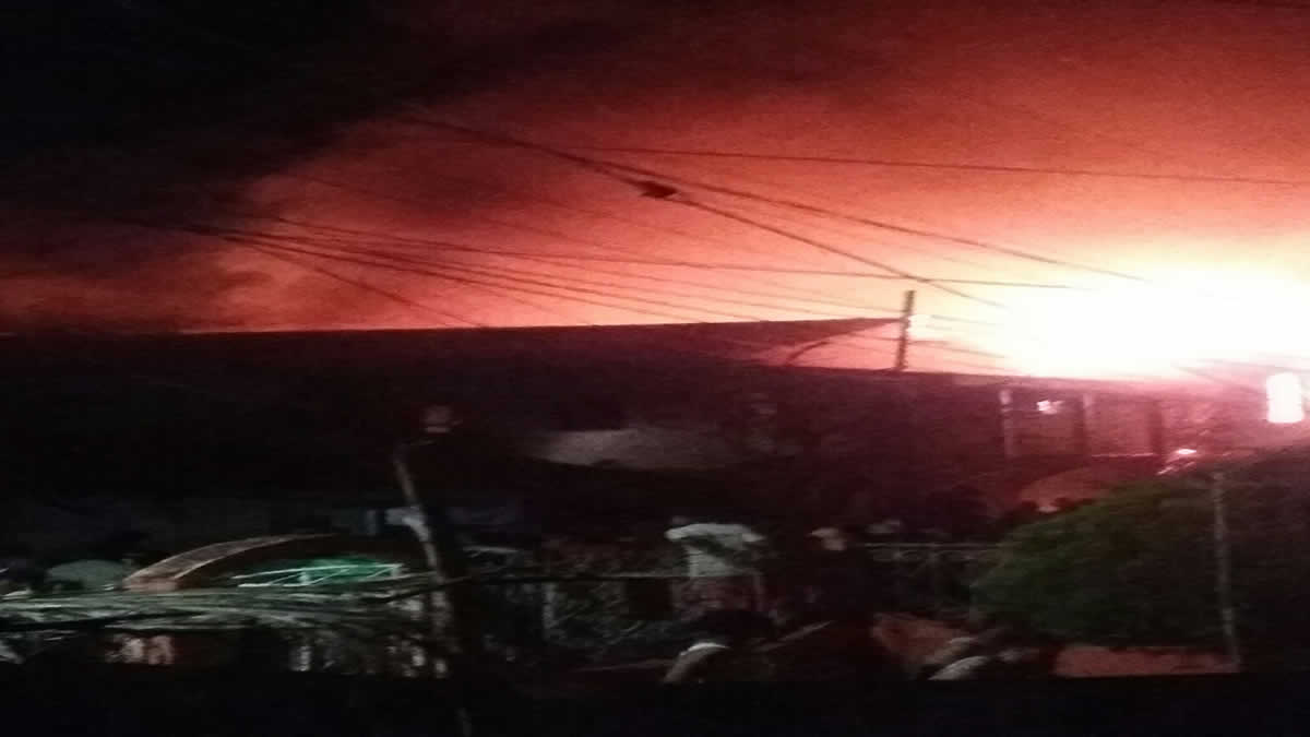 Incendio voraz consume una vivienda en Corn Island