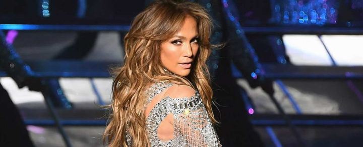 Jennifer Lopez presume sus limpias, lisas y bien depiladas axilas