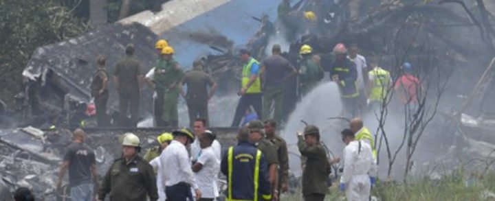 Avión se estrella al despegar dejando decenas de heridos en La Habana