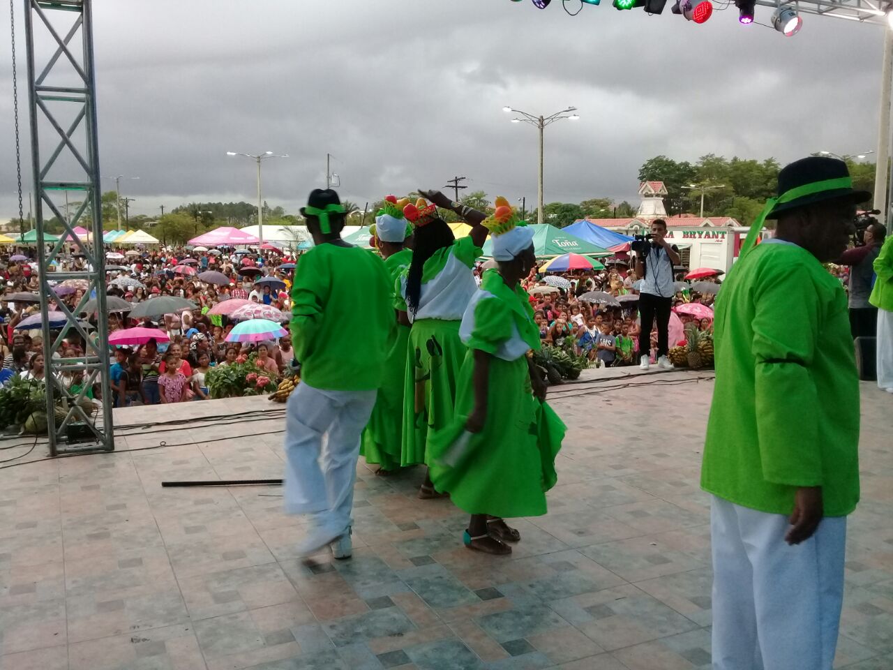 Bluefields ya celebra tradicional fiesta 'Palo de Mayo' al ritmo del 'Tulululu'