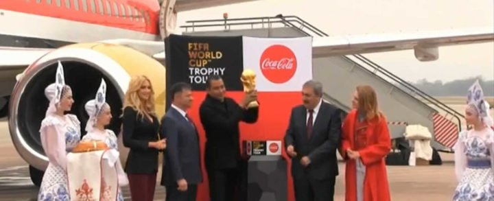 Copa de Fútbol arriba a Rusia tras gira mundial