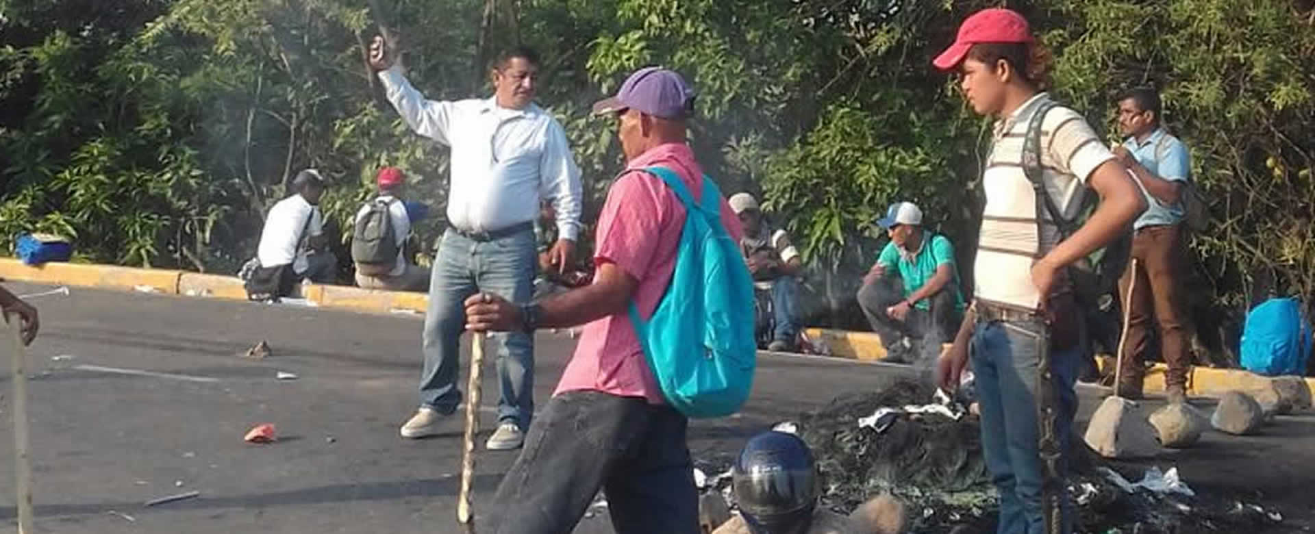Grupo de supuestos manifestantes pacíficos realizan tranque en empalme de Lóvago, Acoyapa
