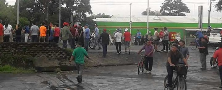 Población protege Maxi Palí ante ola de saqueos promovido por antisandinistas
