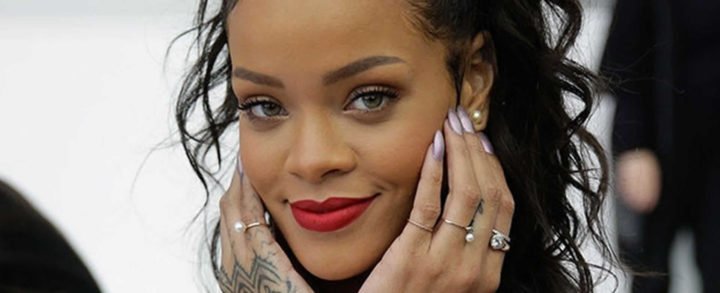 Rihanna sorprende a sus seguidores con divertido vídeo tutorial de maquillaje