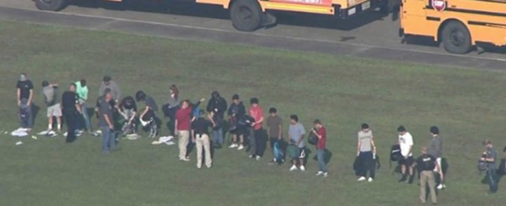 Tiroteo en escuela estatal deja al menos 8 muertos en Texas