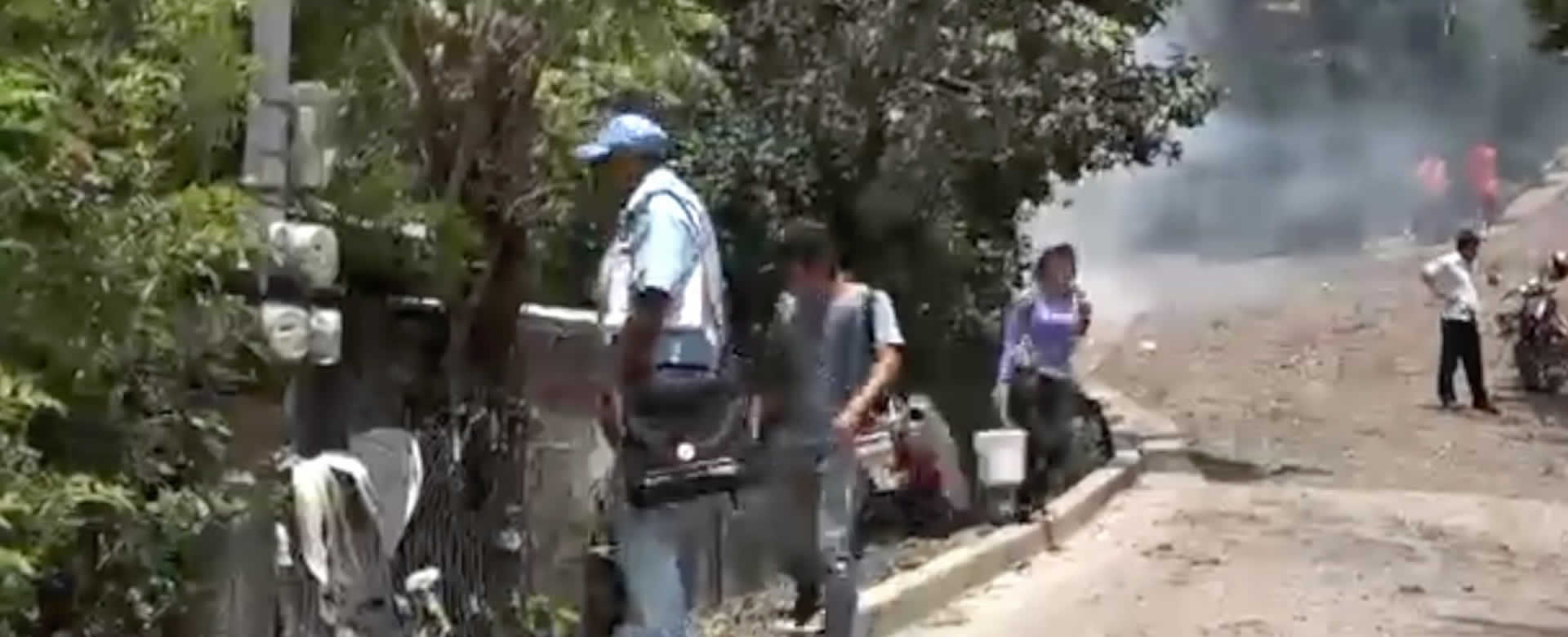 Brigadistas de salud realizan continuas visitas de fumigación en Mataglapa