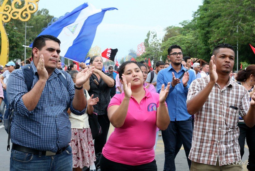 Familias disfrutan de velada cultural por la paz desde Avenida de Bolívar a Chávez