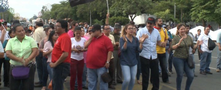 Capitalinos disfrutan de música testimonial y folklórica en rotonda Hugo Chávez 