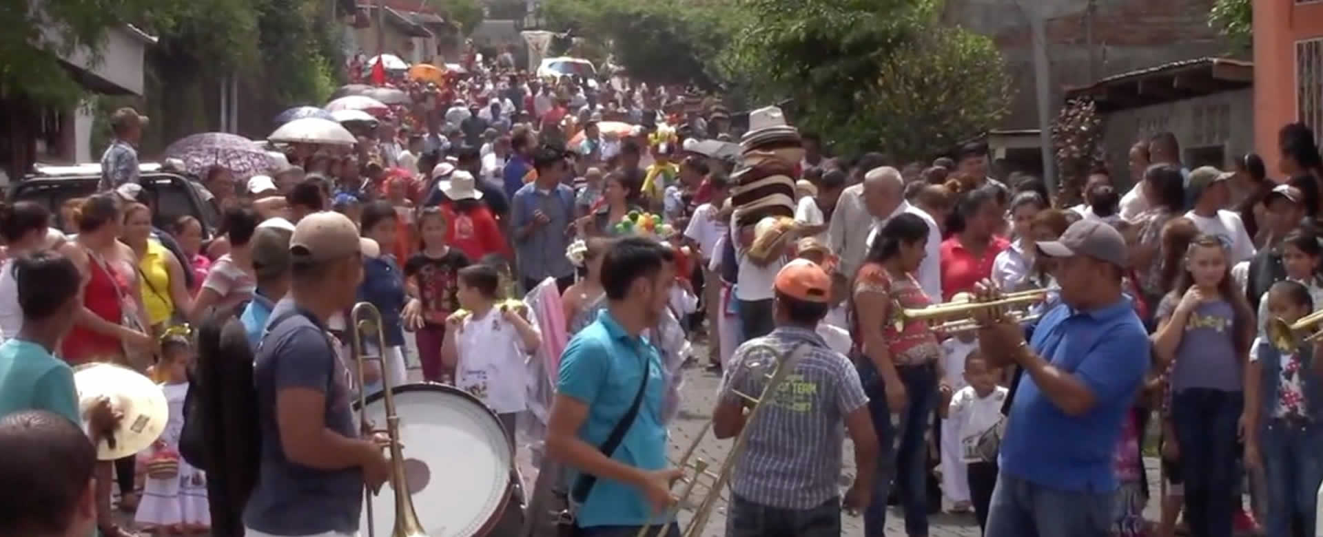 Niñez boaqueña participa en tradicional Tope de Santiaguito
