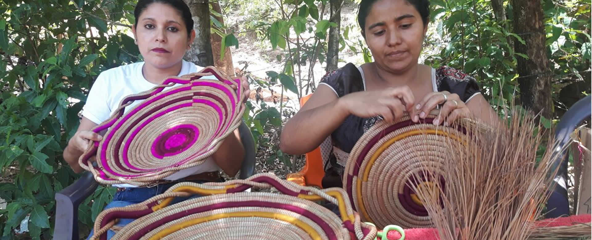 Mujeres artesanas de Chinandega, aportan a la economía de sus hogares