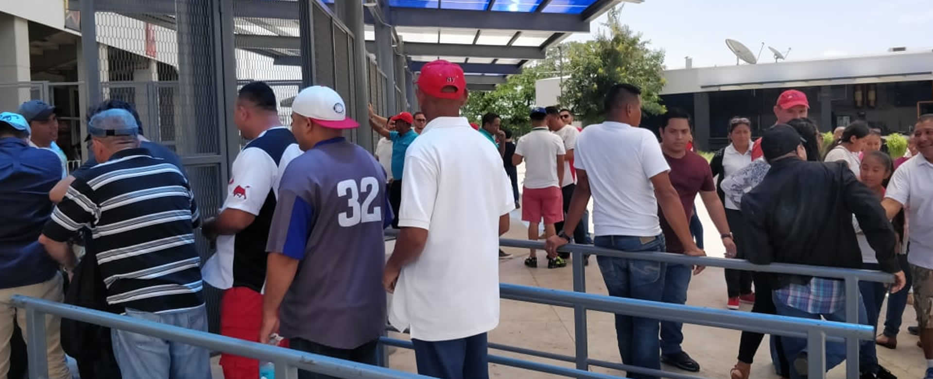 Estadio Dennis Martínez recibe a fanáticos en el encuentro Dantos vs Chontales