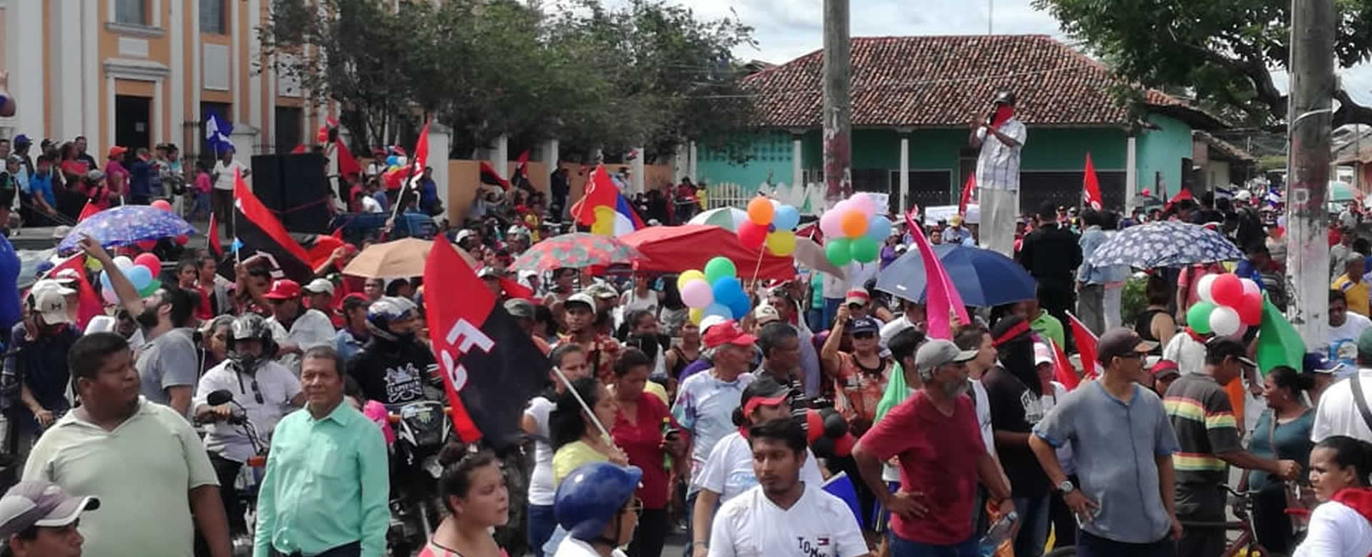 Granadinos participan de la caminata por la paz