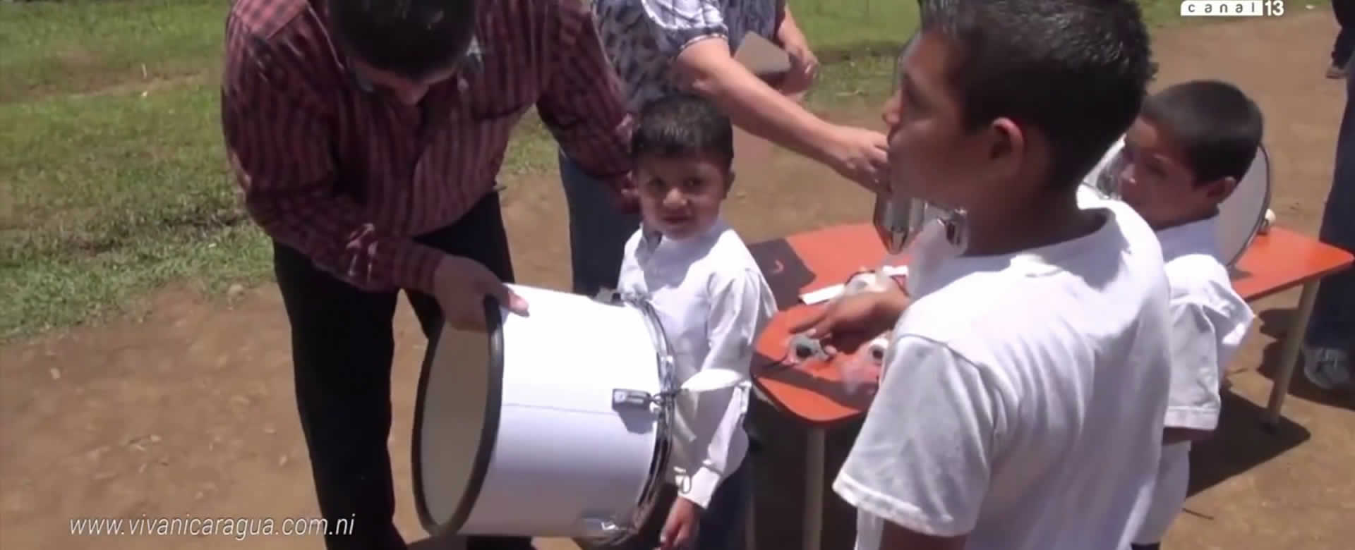 Entrega de Instrumentos Musicales para los desfiles patrios en Jinotega