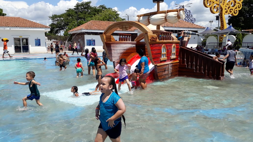 Parque Acuático revive la alegría capitalina