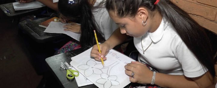 Estudiantes del Instituto Público República de Cuba, realizaron dibujos patrios