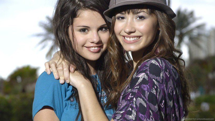 Selena Gómez envía muestras de apoyo a Demi Lovato  