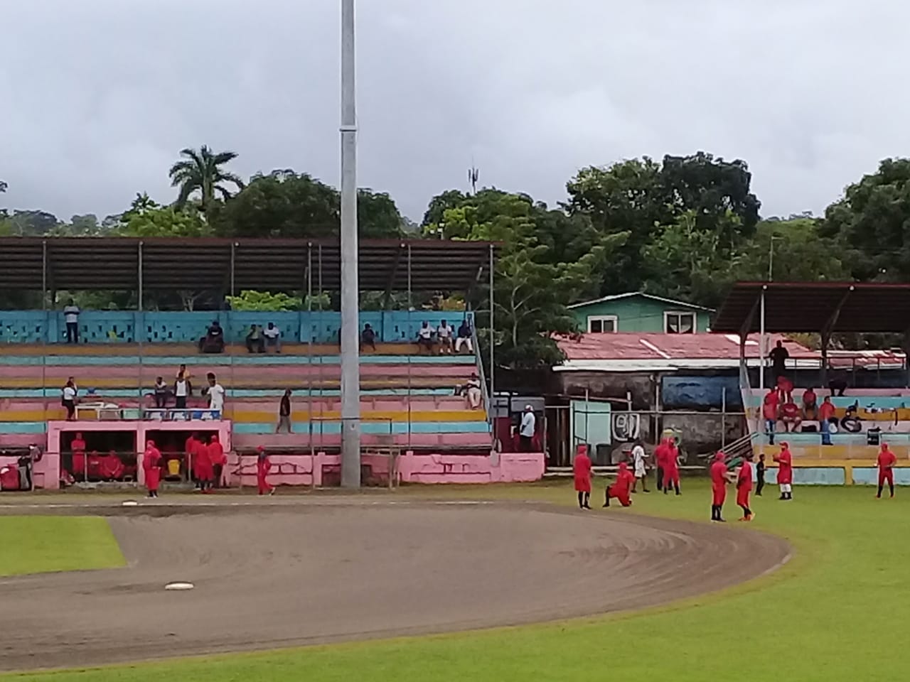 Estadio Glorias Costeñas de Bluefields amaneció con césped húmedo previó serie Costa vs Dantos