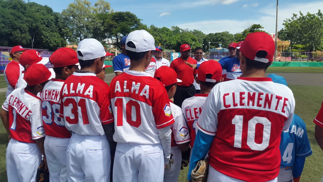 Academia infantil "Roberto Clemente" recibe clínica deportiva por el Bóer