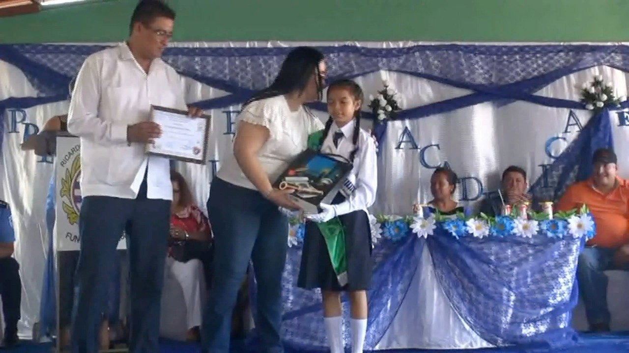 Municipio de San Rafael del Sur premia a sus mejores docentes y estudiantes