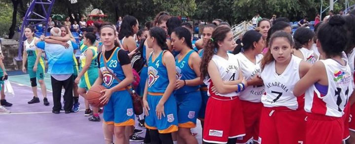 El trío femenil de Jass lidera Torneo de Baloncesto 'Queremos La Paz'