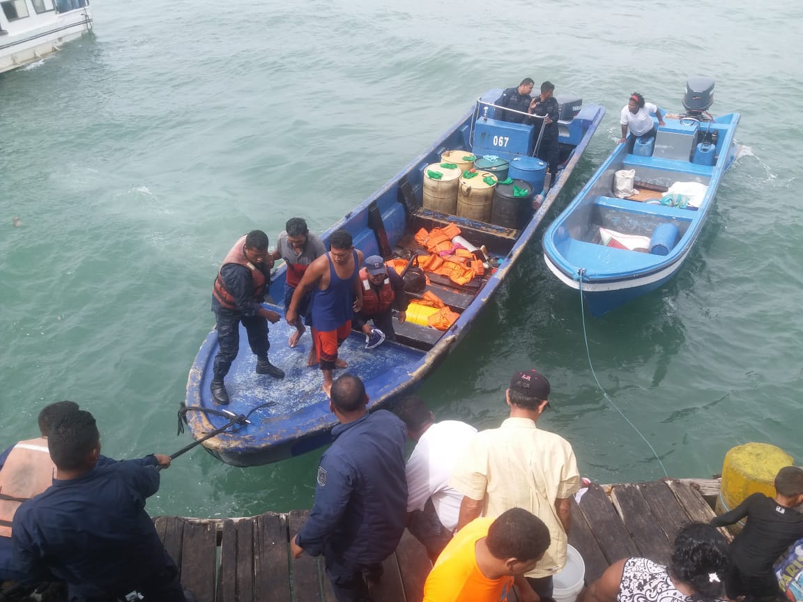 Fuerza Naval rescata a 25 personas a bordo del velero “Miss Emily" en Caribe Norte