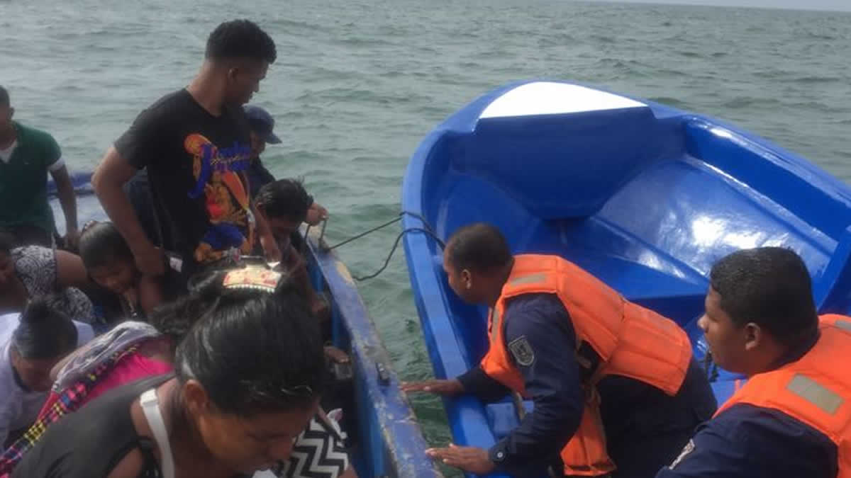 Fuerza Naval rescata a 25 personas a bordo del velero “Miss Emily" en Caribe Norte