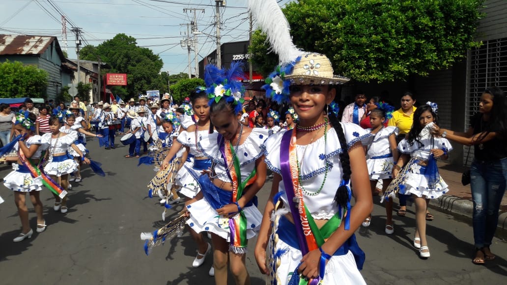 Escuelas públicas de Chinandega inician desfile en honor a fiestas patrias