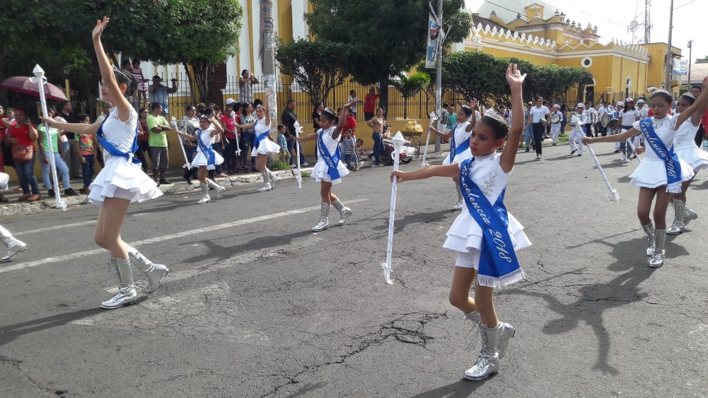 Escuelas públicas de Chinandega inician desfile en honor a fiestas patrias