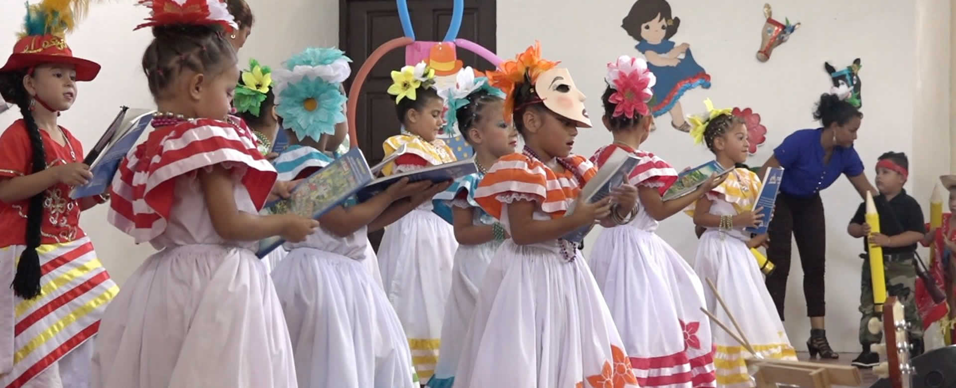 Niños y niñas celebran a la patria con el Festival Folklórico Departamental