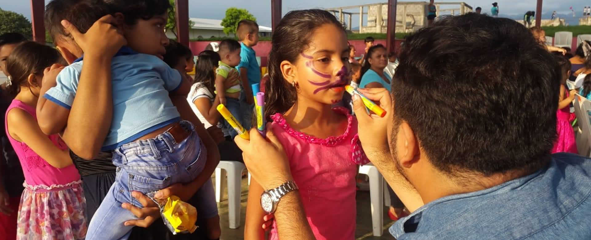 Los niños del Barrio Padre Miguel de Juigalpa reciben tarde recreativa