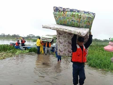 Pobladores anegados de Tipitapa reciben su paquete alimentario