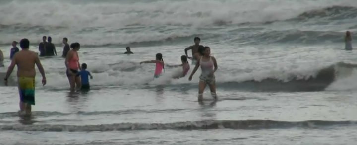 Más familias se enamoran de las playas de Pochomil