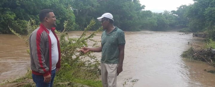 Decenas de familias afectadas por desborde del Río Ochomogo