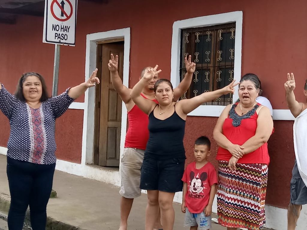 Militancia ondea bandera rojinegra en barrios de Jiinotepe
