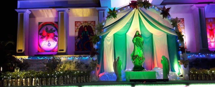 Ya casi por finalizar la instalación de los altares a la Virgen María en Avenida Bolívar