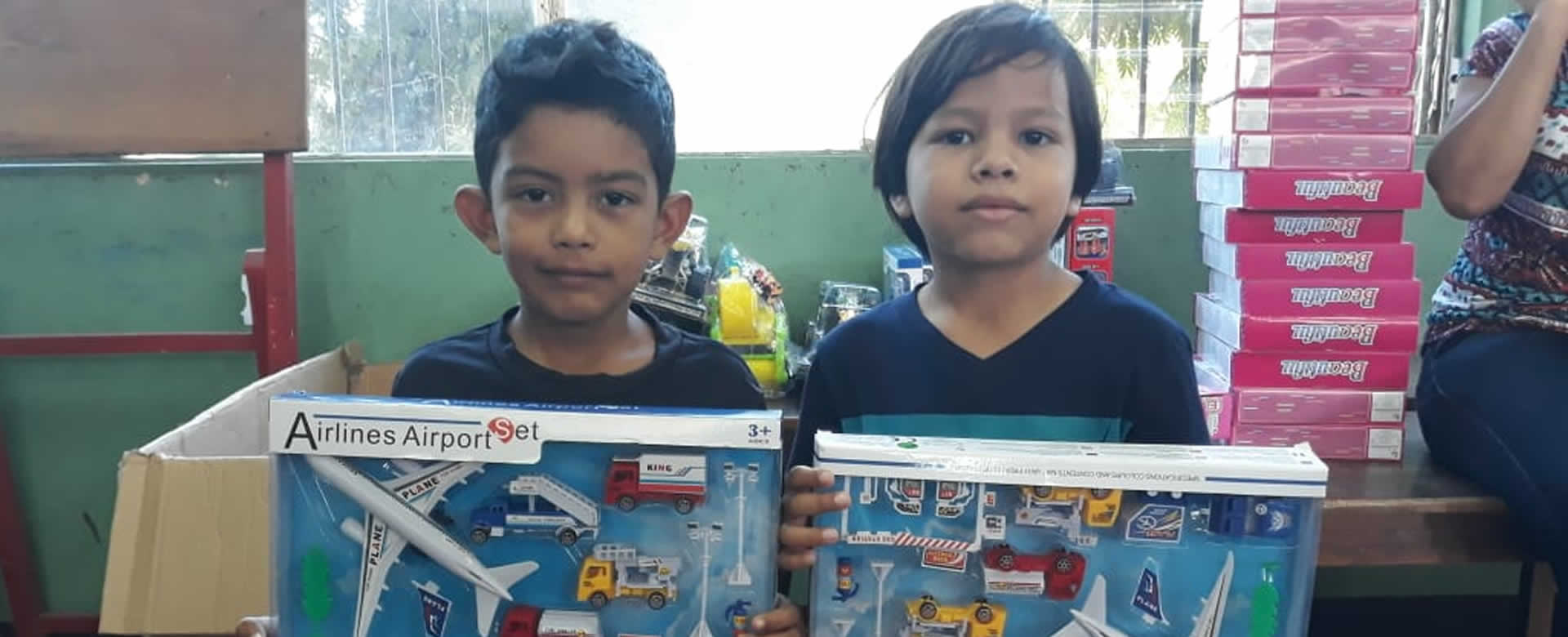 Rostros felices se observan en los centros educativos de Rivas con la entrega de juguetes