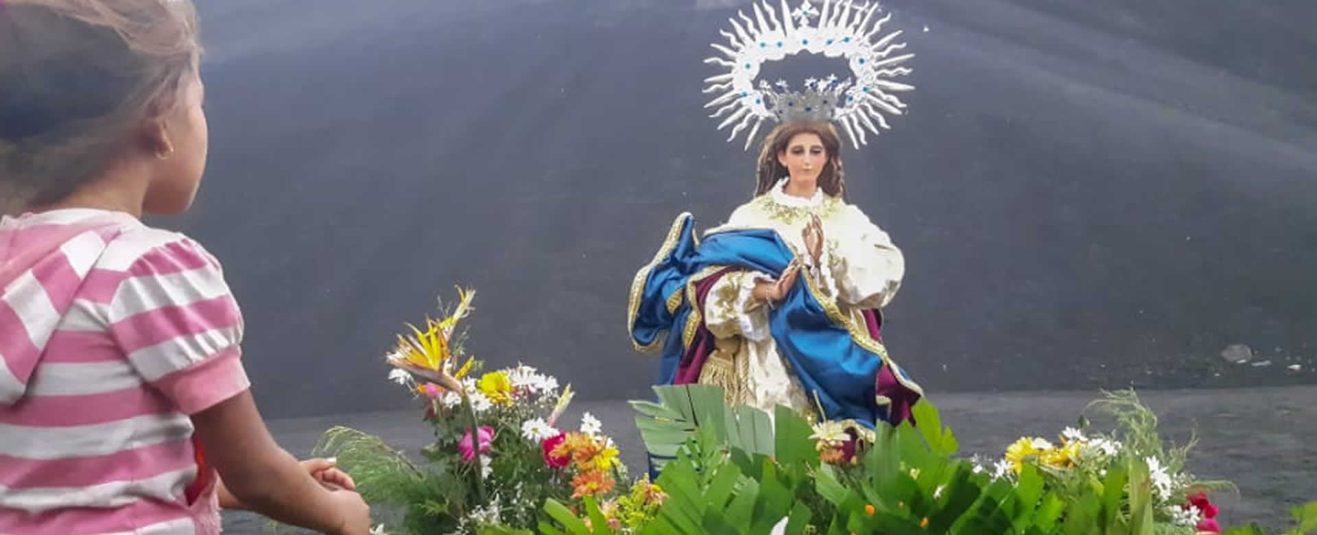 Familias de la Comunidad Leche Cuagos, León, realizan peregrinación en honor a la Inmaculada Concepción de María