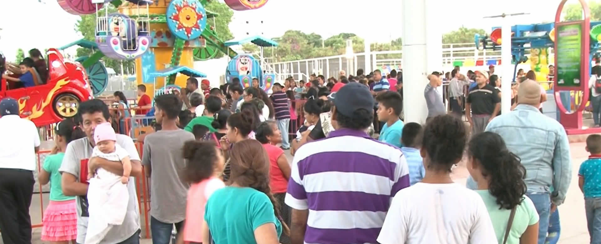 Familias disfrutan de los espacios recreativos y turísticos que ofrece Managua