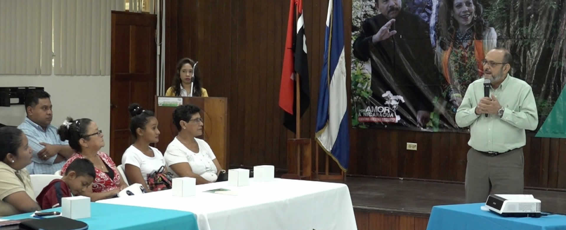 Migración y Extranjería brinda información de la mujer que atacó a sacerdote en Catedral de Managua