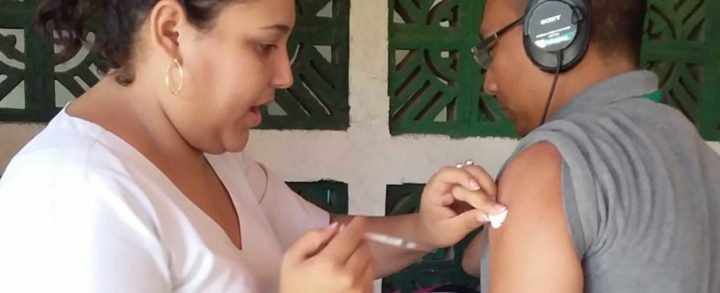 Familias del Barrio Freddy Herrera recibieron vacuna contra la Influenza