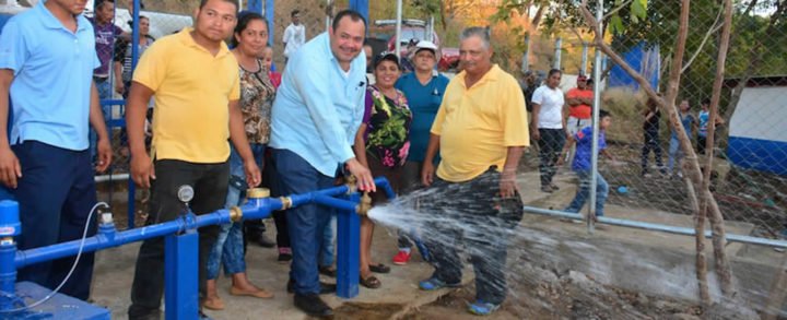 Familias de la comunidad Los Jiménez celebran proyecto de agua potable