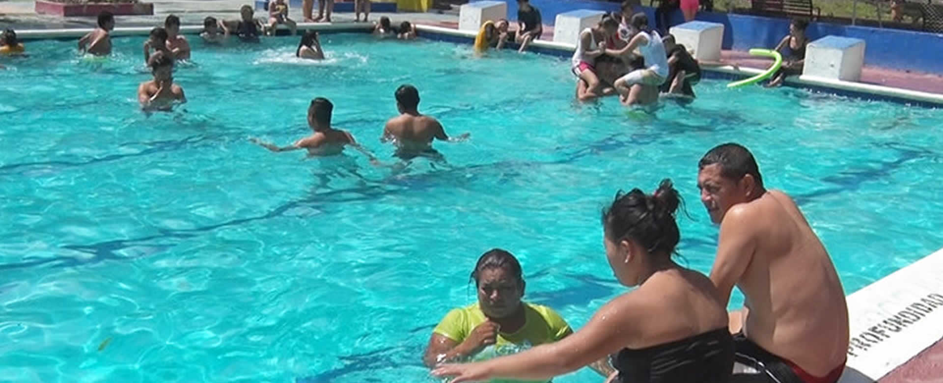 El verano llegó al centro recreativo Xilonem, y las familias disfrutan al máximo