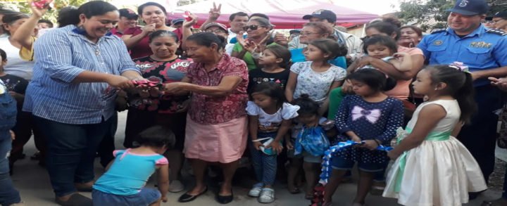 Familias del Barrio Julio Ramón Miller inauguran proyecto de adoquinado